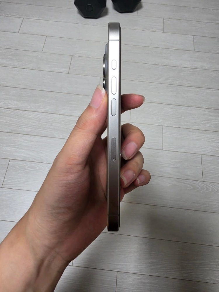 아이폰15프로 내추럴티타늄 256G 자급제 이미지