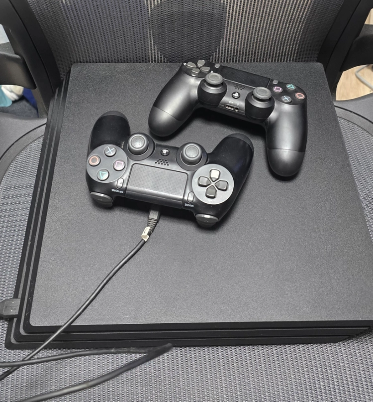ps4 프로 듀얼쇼크2개 - 안심되는 중고거래