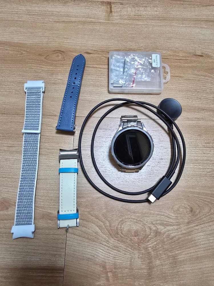 갤럭시 워치6 클래식 47mm 실버 메탈 LTE버전. S급 - 안심되는 중고거래