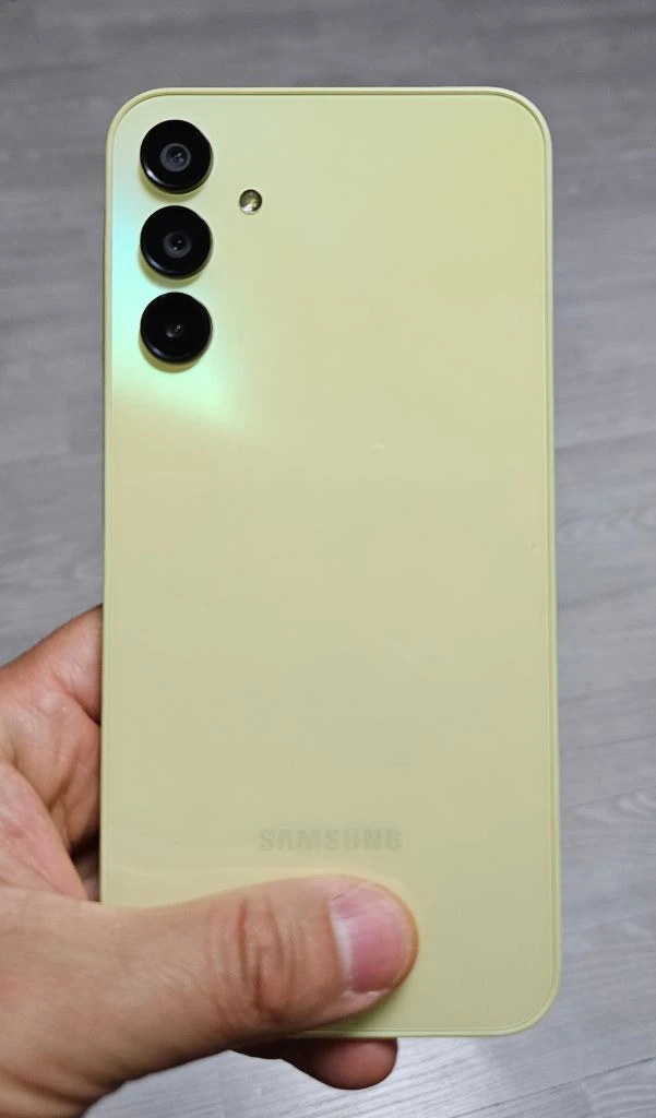 갤럭시 A15 옐로우 128GB A급 싸게 팝니다. 이미지