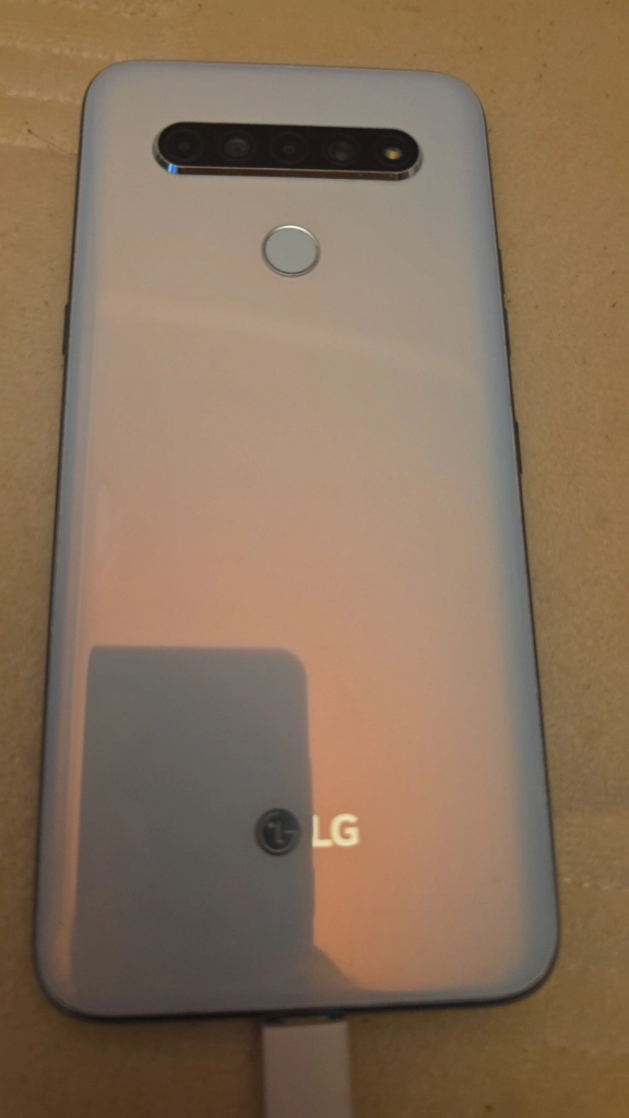 LG Q61 화이트 블랙 이미지