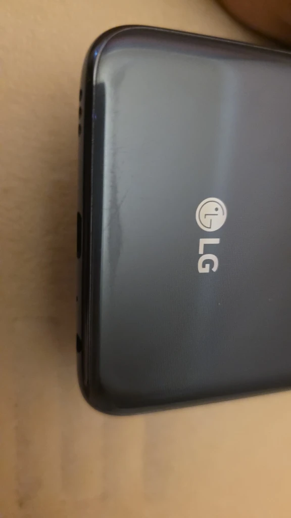 LG Q61 화이트 블랙 이미지