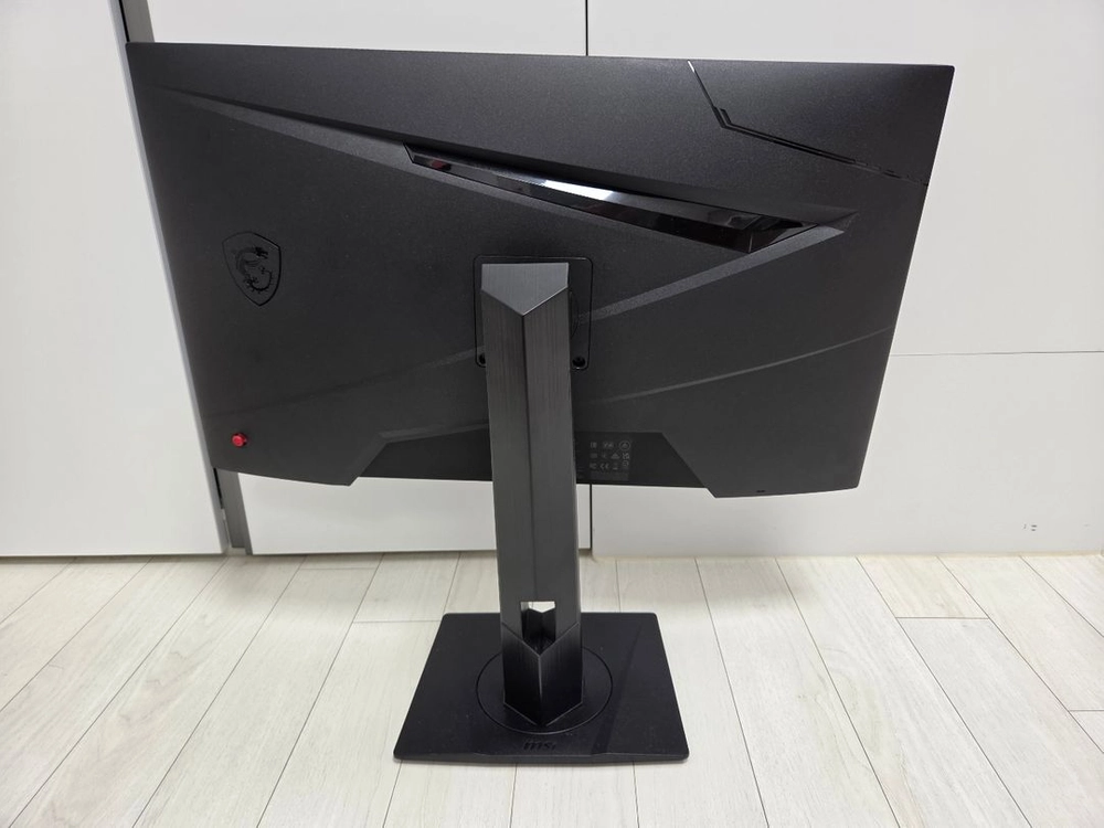 MSI MAG274UPF 27인치 4K 144Hz 게이밍 모니터 판매합니다 이미지
