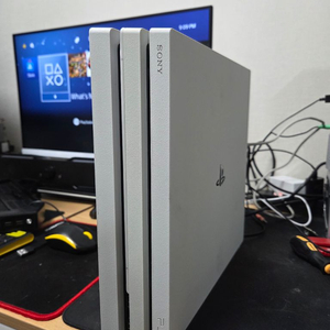 PS4 Pro 화이트 풀세트 + PS VR 2세대 + 무브 컨트롤러 + 전용 거치대 및 타이틀 패키지 이미지