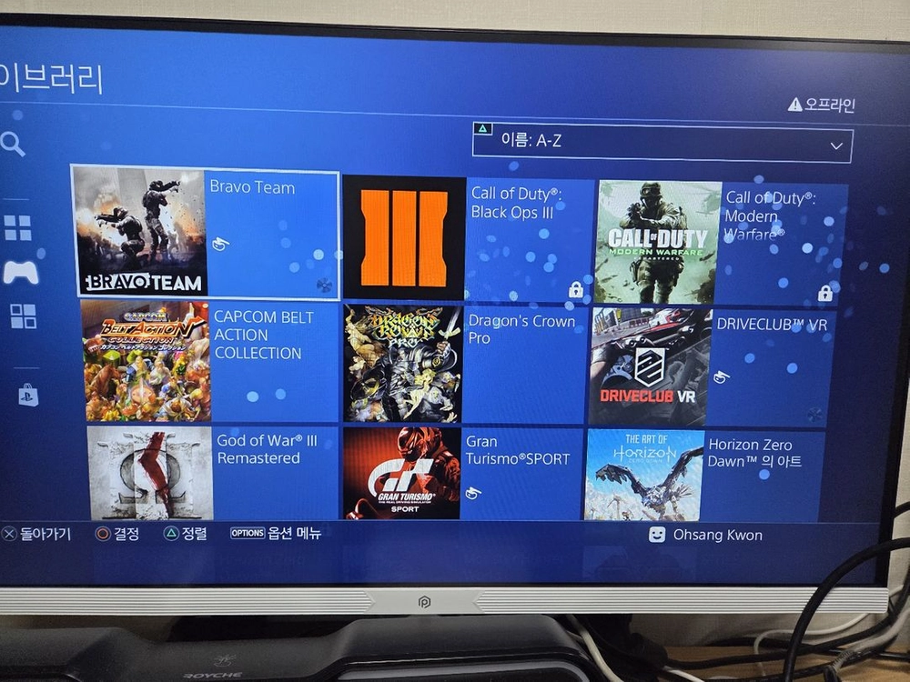 PS4 Pro 화이트 풀세트 + PS VR 2세대 + 무브 컨트롤러 + 전용 거치대 및 타이틀 패키지 이미지