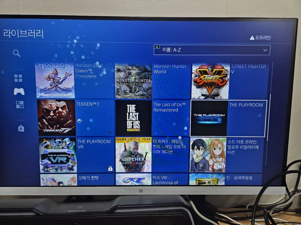 PS4 Pro 화이트 풀세트 + PS VR 2세대 + 무브 컨트롤러 + 전용 거치대 및 타이틀 패키지 이미지