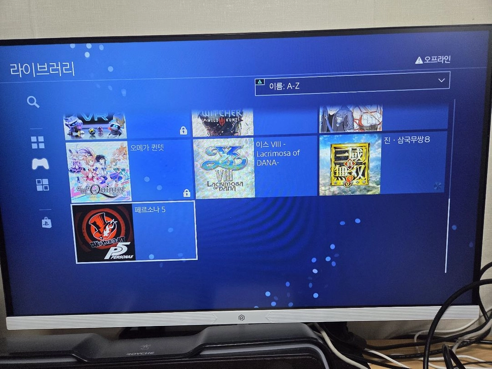 PS4 Pro 화이트 풀세트 + PS VR 2세대 + 무브 컨트롤러 + 전용 거치대 및 타이틀 패키지 이미지