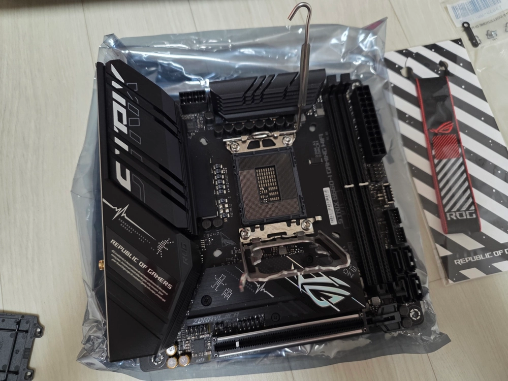 ASUS ROG STRIX B660-I GAMING WIFI 메인보드 판매 이미지