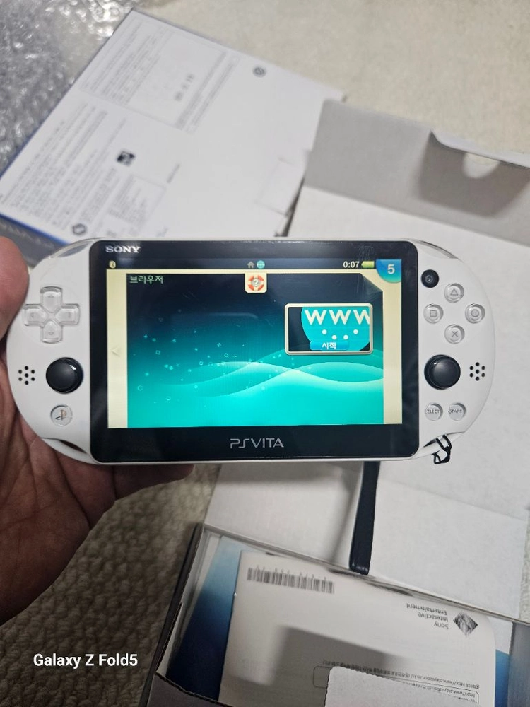 민트급 PSVITA 2세대 이미지