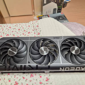 라데온 RX 9070 XT 그래픽카드 이미지