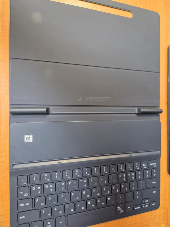 갤럭시탭 S8 WIFI 128GB + 정품 키보드 케이스 판매합니다. 이미지