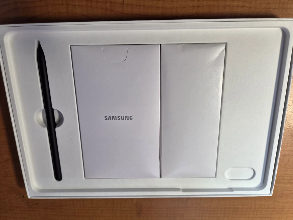 갤럭시탭 S8 WIFI 128GB + 정품 키보드 케이스 판매합니다. 이미지