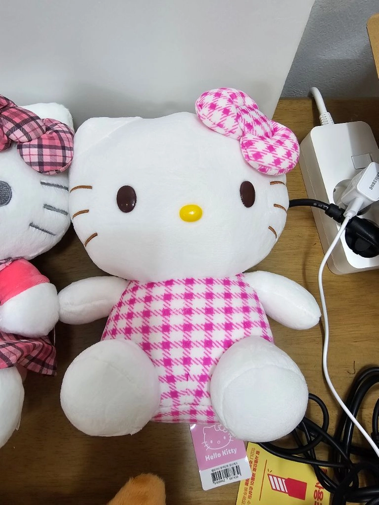 산리오 키티 헬로키티 중형 인형 새거 팔아요 이미지
