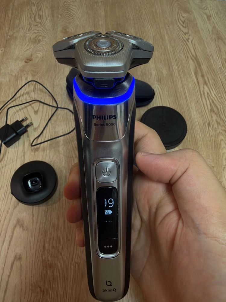 필립스 S9985 전기면도기 + 파우치 + 거치대 + 세정클리너 이미지