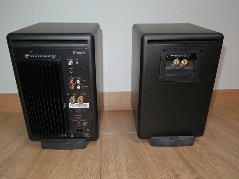 오디오엔진 고음질스피커 A5+BT 받침대포함 39만에팝니다 이미지
