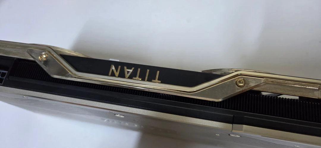 nvidia TITAN RTX 24GB 그래픽카드 이미지