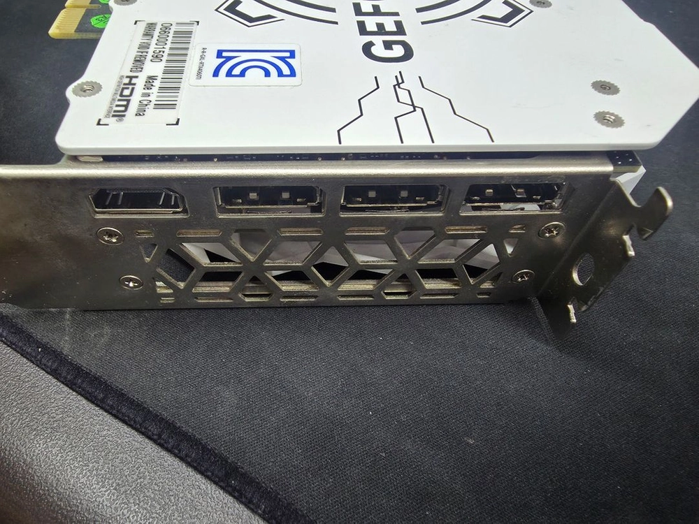 [벌크] 갤럭시 GALAX 지포스 RTX 4060 Ti EX WHITE OC D6 8GB 이미지