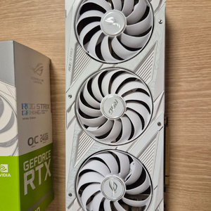RTX 3090 화이트 그래픽카드 이미지
