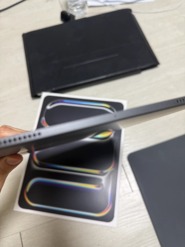 아이패드 m5 pro 13인치 256gb + 매직키보드 이미지
