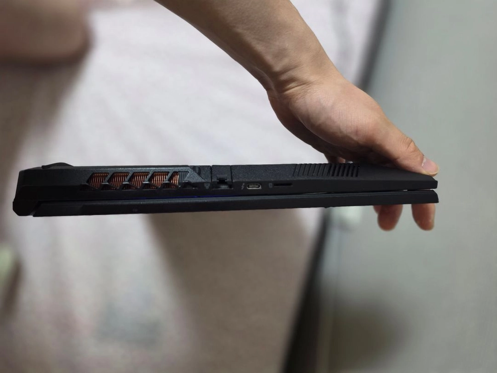 게이밍노트북 Bossmonster GTX74 N9X7Q24 rtx4070 16gb 512gb 240hz 이미지