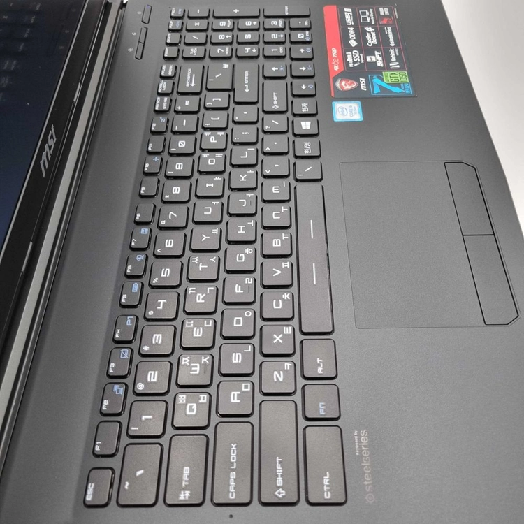 리퍼비시 MSI i5 HQ RAM 16GB GTX 1050 1.2TB 15.6인치 게이밍 리퍼 노트북 이미지