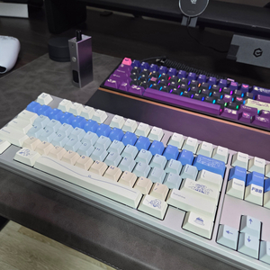 기계식 키보드베놈 87 RGB 7U 상구리 실버 판매합니다. 이미지