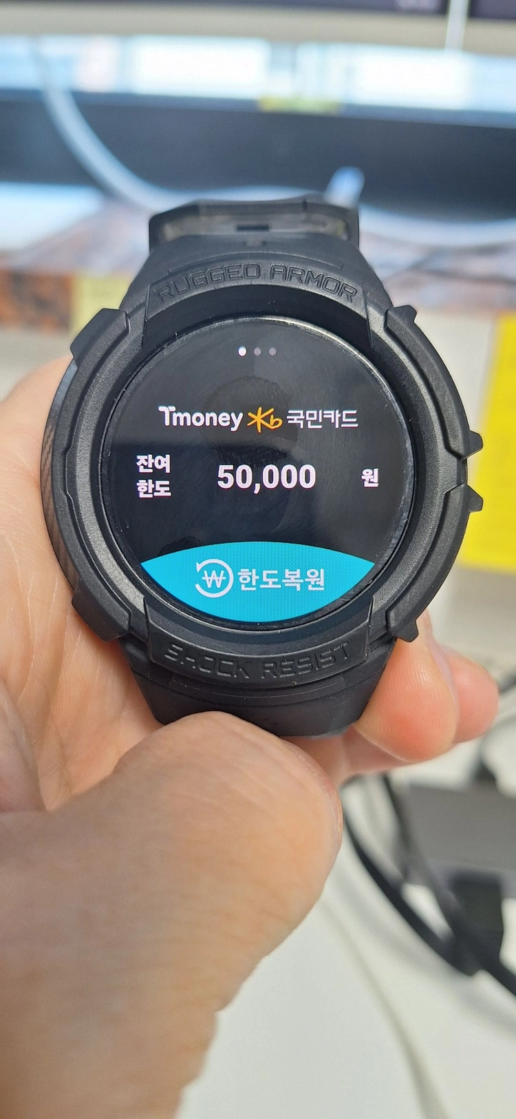갤럭시워치5 프로 블랙 45mm 충전기+거치대+슈피겐러기드아머프로 포함 10만원. 이미지