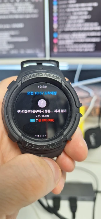 갤럭시워치5 프로 블랙 45mm 충전기+거치대+슈피겐러기드아머프로 포함 10만원. 이미지