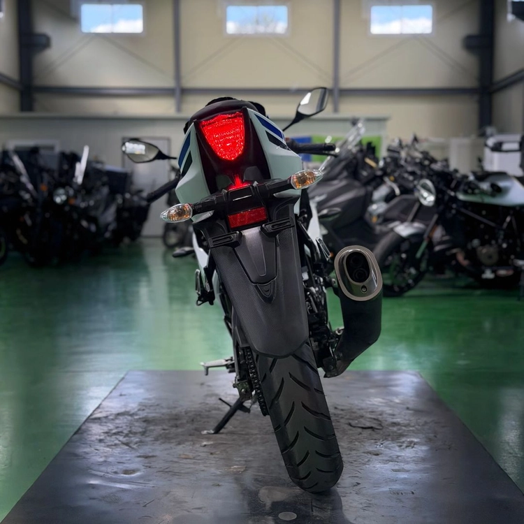 스즈키 gsx-r125 25년식 1만9천키로 입문용 인기 바이크 판매합니다 이미지
