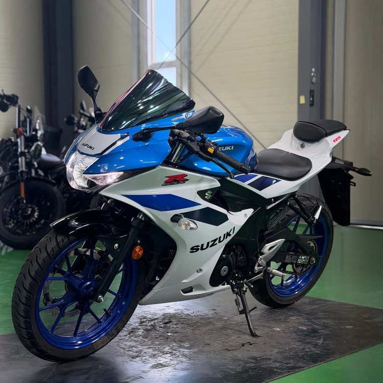 스즈키 gsx-r125 25년식 1만9천키로 입문용 인기 바이크 판매합니다 이미지