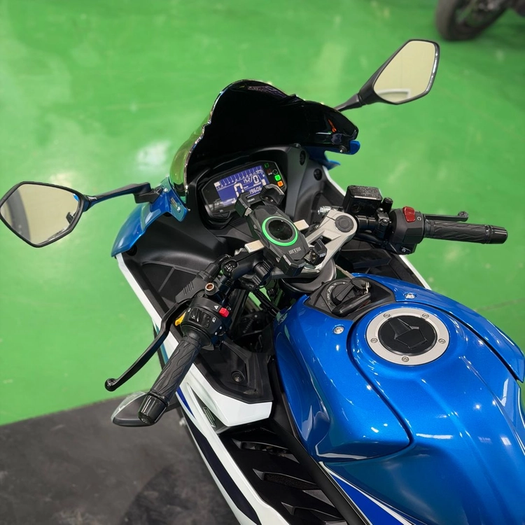 스즈키 gsx-r125 25년식 1만9천키로 입문용 인기 바이크 판매합니다 이미지