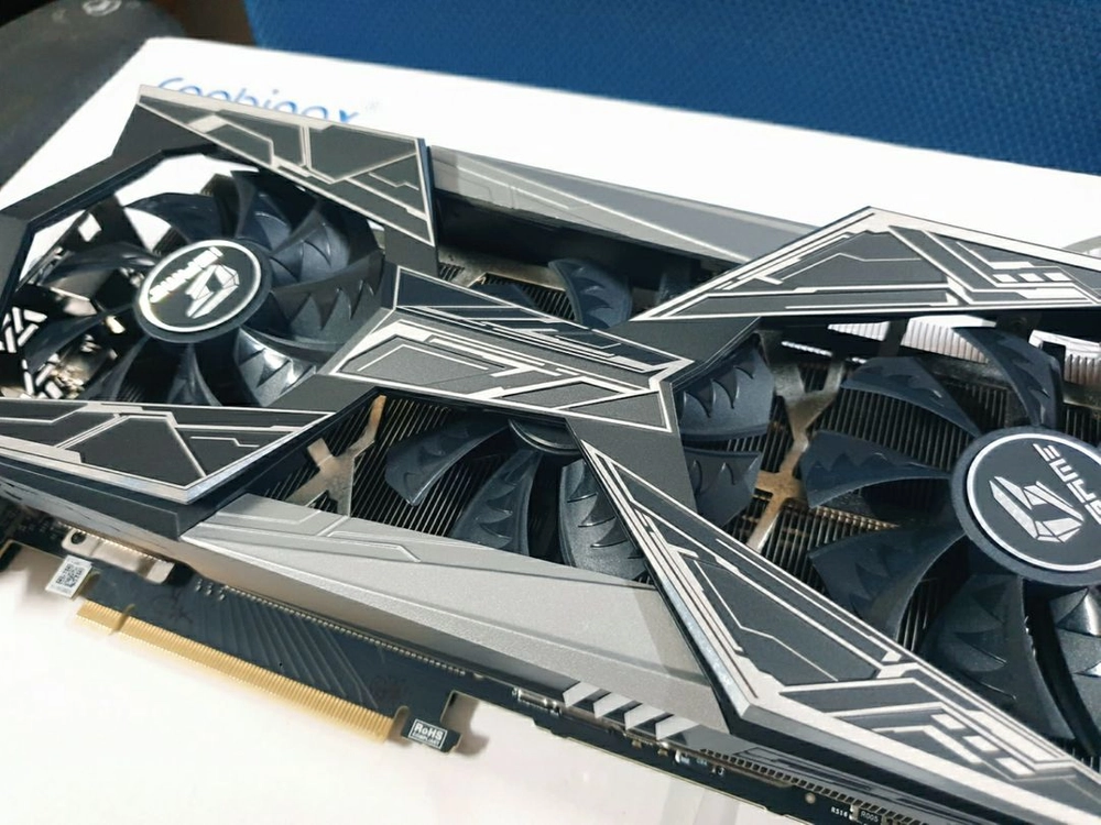 컬러풀 RTX 2080 Ti Vulcan 불칸 LCD 탑재 이미지