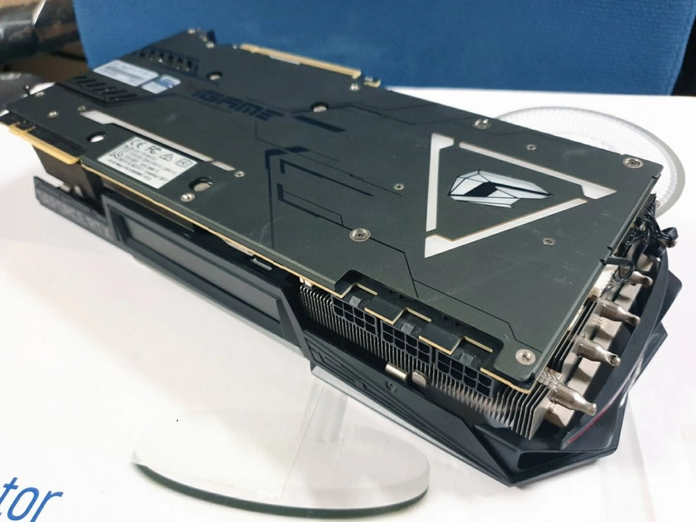 컬러풀 RTX 2080 Ti Vulcan 불칸 LCD 탑재 이미지