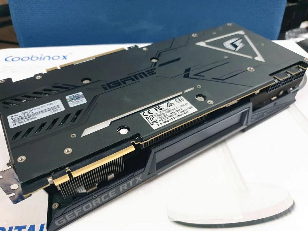 컬러풀 RTX 2080 Ti Vulcan 불칸 LCD 탑재 이미지