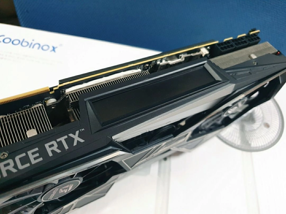 컬러풀 RTX 2080 Ti Vulcan 불칸 LCD 탑재 이미지