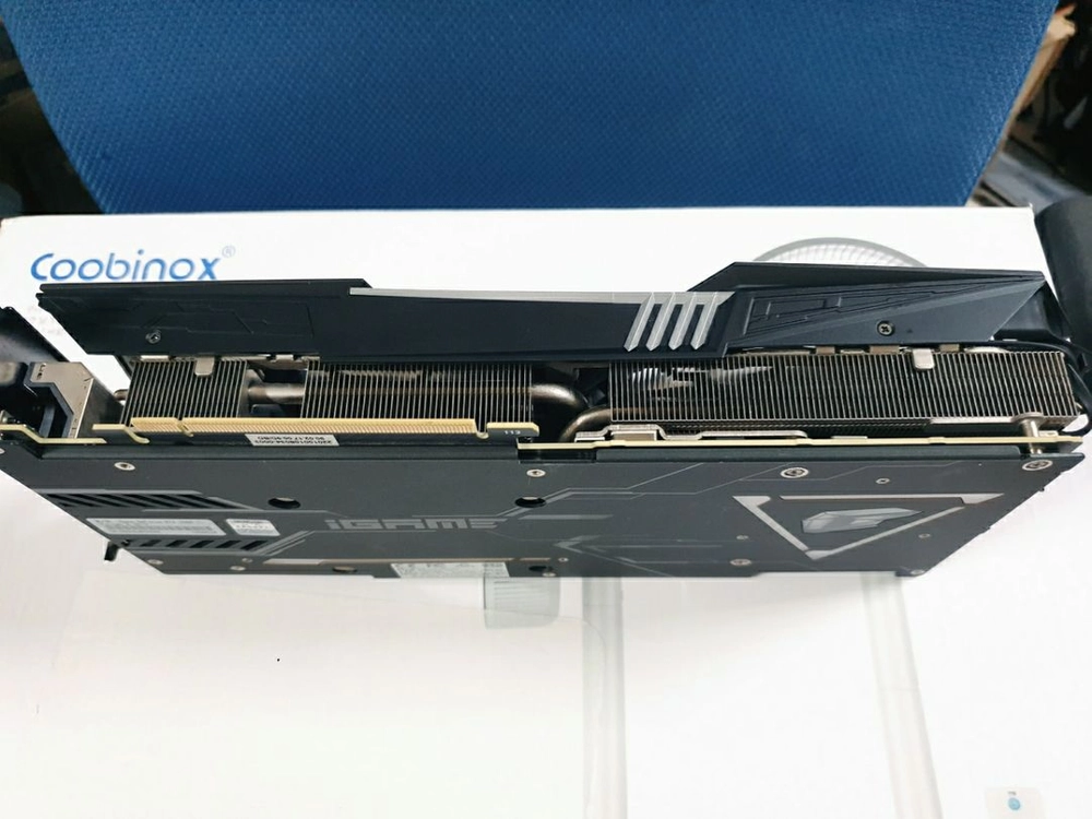 컬러풀 RTX 2080 Ti Vulcan 불칸 LCD 탑재 이미지