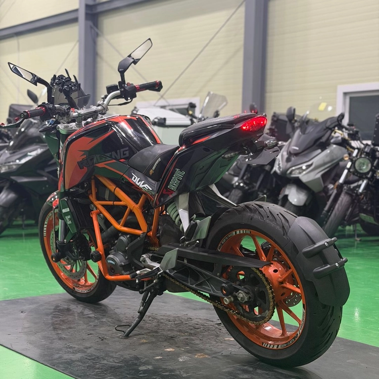 ktm 듀크390 16년식 입문용 네이키드 바이크 저렴하게 판매합니다 이미지
