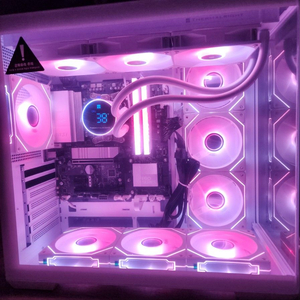 9800x3d 반본체 화이트 게이밍 컴퓨터 팔아요 이미지