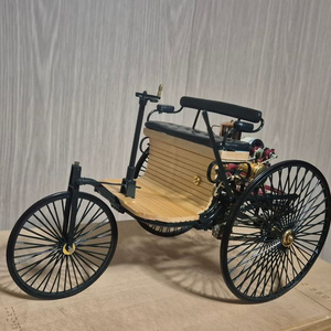 1885년식 벤츠 삼륜자동차 이미지