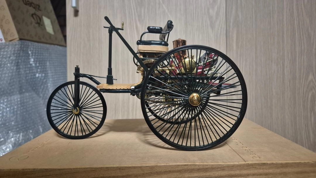 1885년식 벤츠 삼륜자동차 이미지