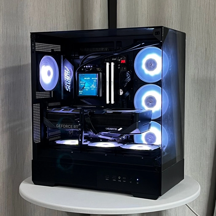 9800X3D 5080 게이밍oc 기가바이트 조합 게이밍 컴퓨터 이미지