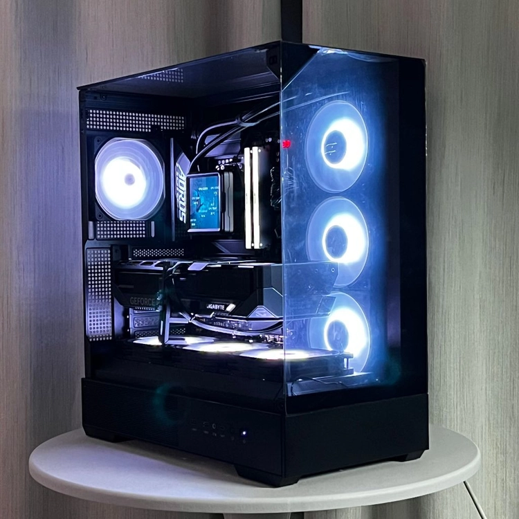 9800X3D 5080 게이밍oc 기가바이트 조합 게이밍 컴퓨터 이미지