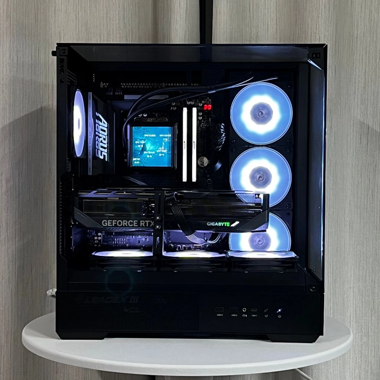 9800X3D 5080 게이밍oc 기가바이트 조합 게이밍 컴퓨터 이미지