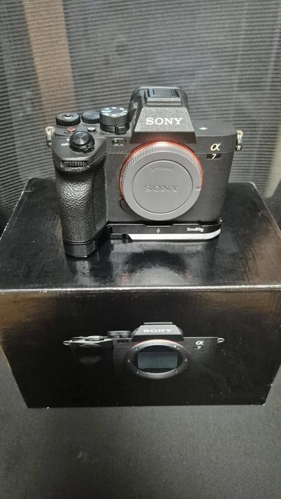 소니 A7M4 풀박스 미러리스 카메라 이미지