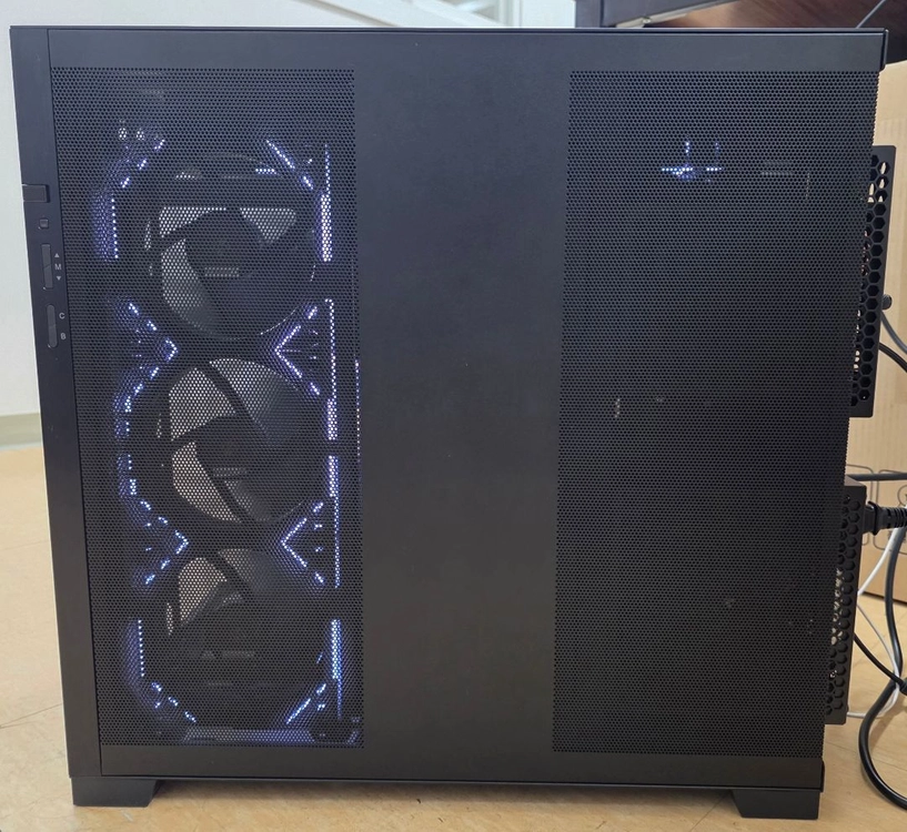 라이젠 7 9800X3D + RTX 5080 풀 리안리 올블랙 감성 최고급 게이밍 본체 이미지