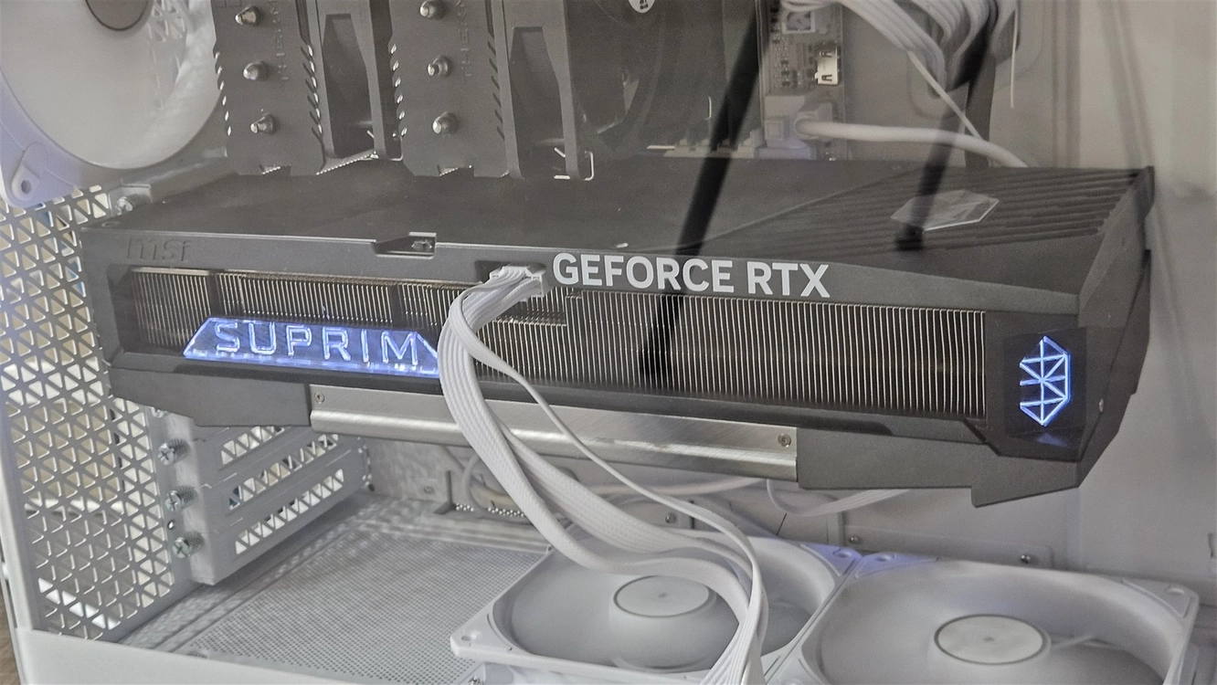 MSI RTX 5090 슈프림 SOC 32GB 풀박스 (청주 직거래) 이미지
