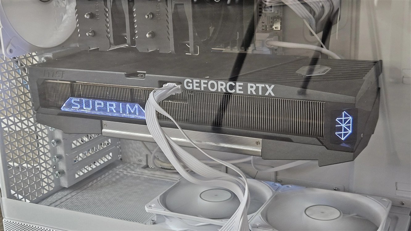 MSI RTX 5090 슈프림 SOC 32GB 풀박스 (청주 직거래) 이미지
