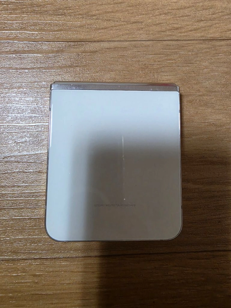 삼성 갤럭시 Z 플립5 512G 화이트 색상 팝니다. 이미지