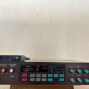 [아카이] Akai S612 12Bit 아날로그 필터 샘플러 랙 이미지