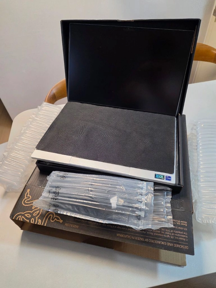 [레이저] 블레이드18 RTX4090 i9 razer blade 18 풀박스 국내정발 이미지